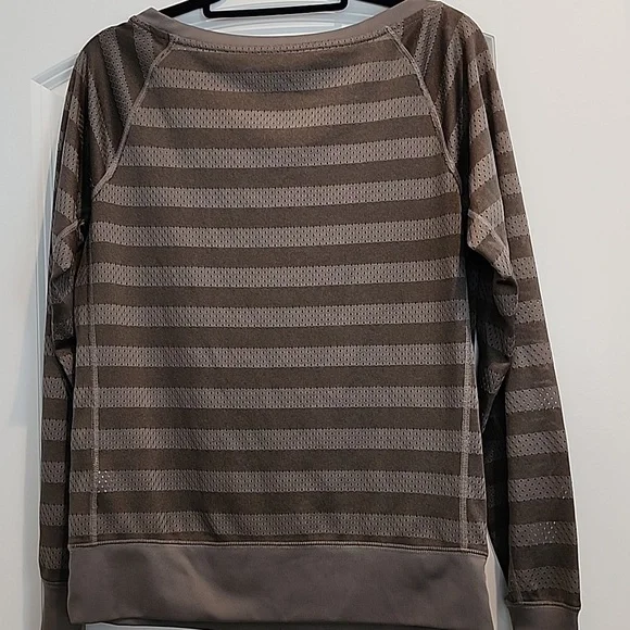 Nike Dri-Fit Athletic Top Size S - Picture 2 of 7